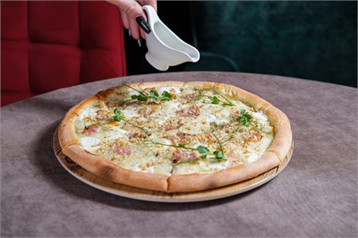 ПИЦЦА С ГРУШЕЙ И СЫРОМ ГОРГОНЗОЛА 02089